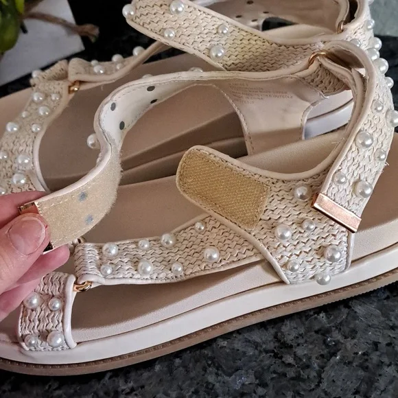 BCBGeneration Pearl Sandals | Size 9.5 - Picture 4 of 6